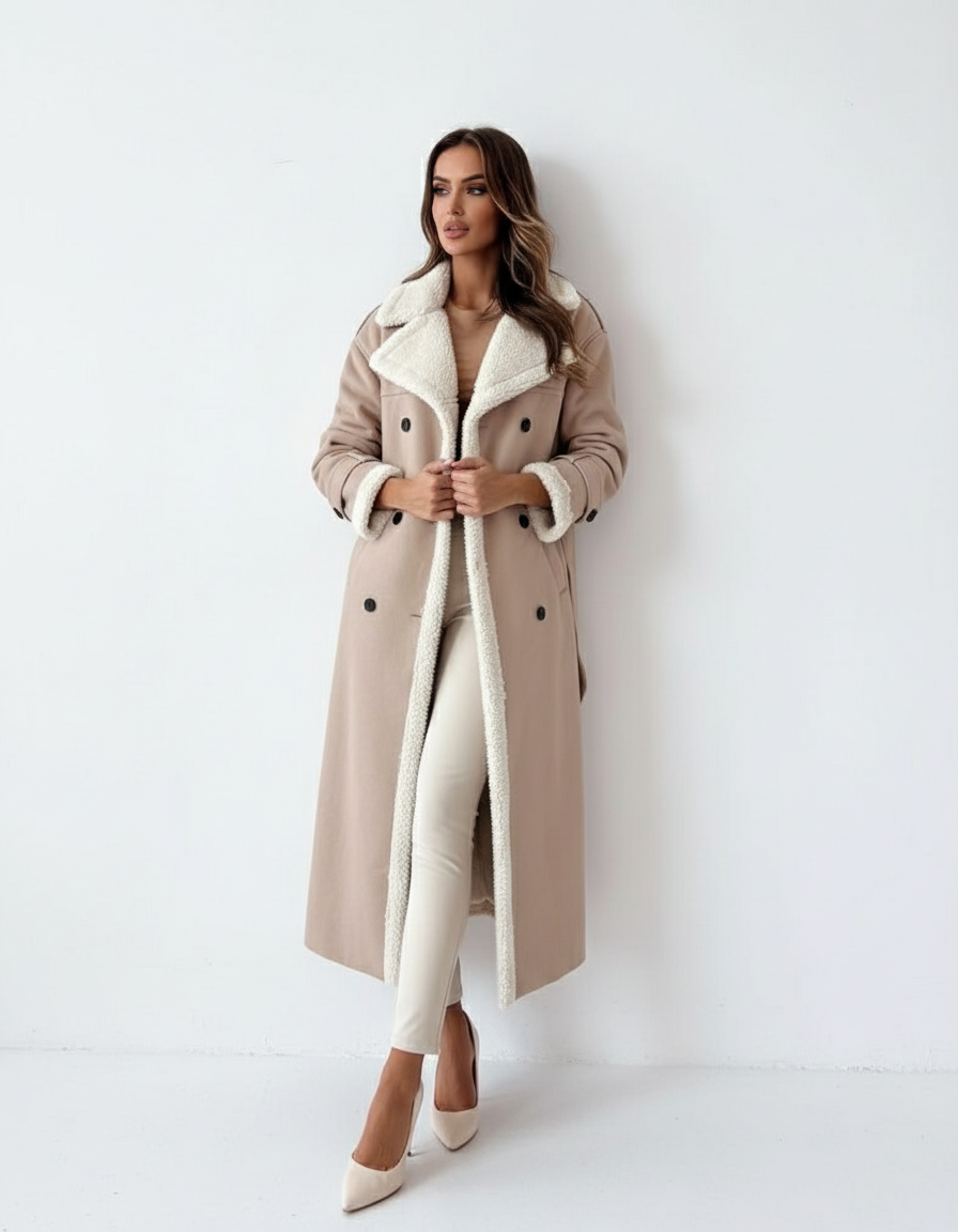 Productfoto - Model in beige teddy trenchcoat